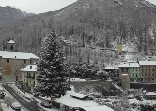 Dopo la neve, arriva il freddo e il gelo sulle strade della Valsesia: attenzione alla guida