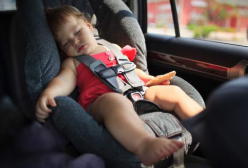 Dispositivi “anti abbandono” per bimbi fino a 4 anni: scatta l'obbligo