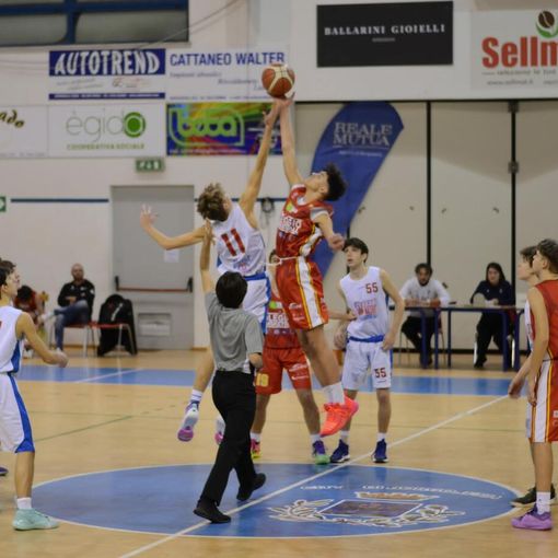 Barberi Valsesia Basket Academy, la sconfitta contro Oleggio Junior Basket: 43 - 87 - Foto di Giulio Degaudenzi.