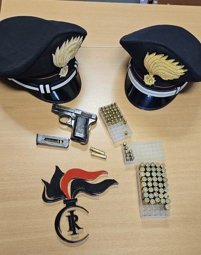 Beretta con matricola abrasa e 80 proiettili: 60enne in carcere