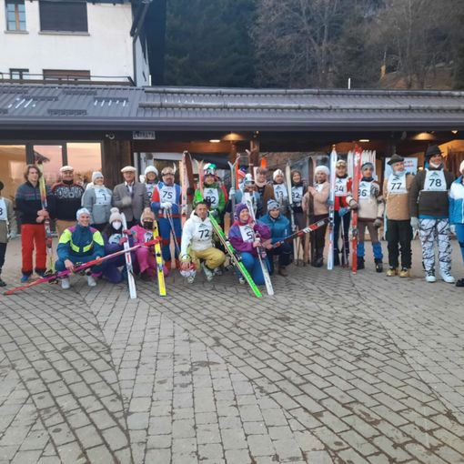 Bielmonte, una notte romantica con sciatori d’altri tempi