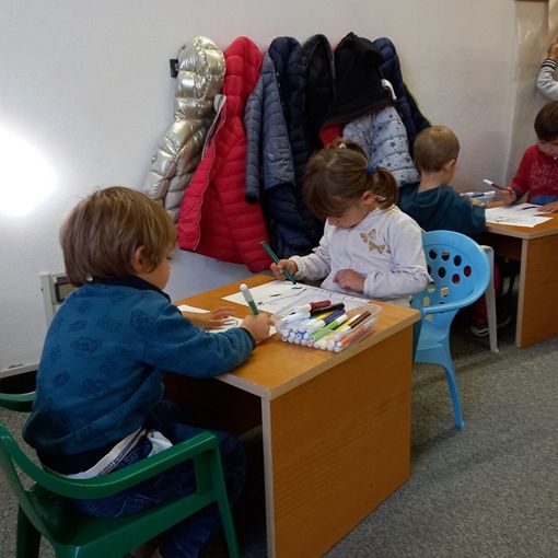 I bimbi del baby parking di Crevola in ludoteca a Varallo