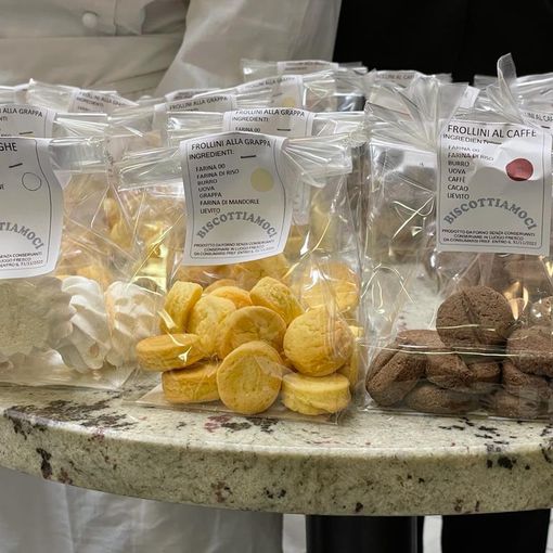 “BISCOTTIAMOCI” un progetto realizzato dai “CUOCHI D’ARTIFICIO” dell’Istituto Alberghiero di Gattinara