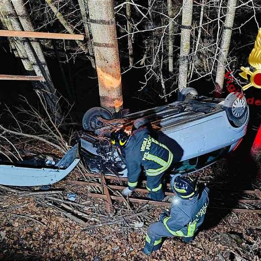 Boccioleto: Un volo di 5 metri e si schianta sugli alberi. in Ospedale il conducente