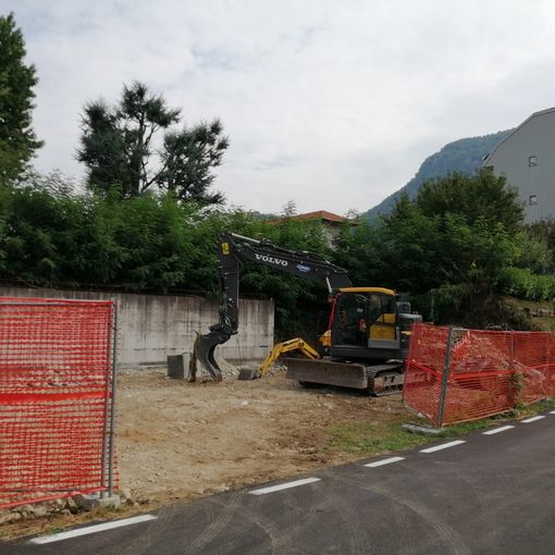 I lavori per il nuovo parcheggio in Via Vecchia per Grignasco