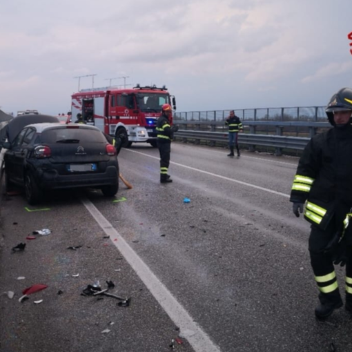 Scontro a BorgoVercelli: una persona bloccata tra le lamiere