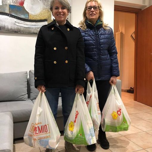 Borse della spesa offerte dalla Fondazione Buonanno