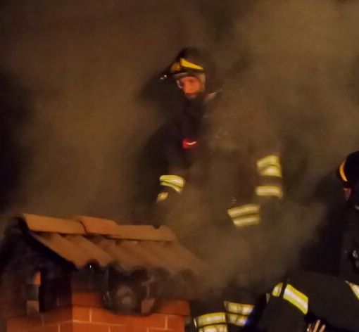 A fuoco canna fumaria a Guardabosone (foto di repertorio)