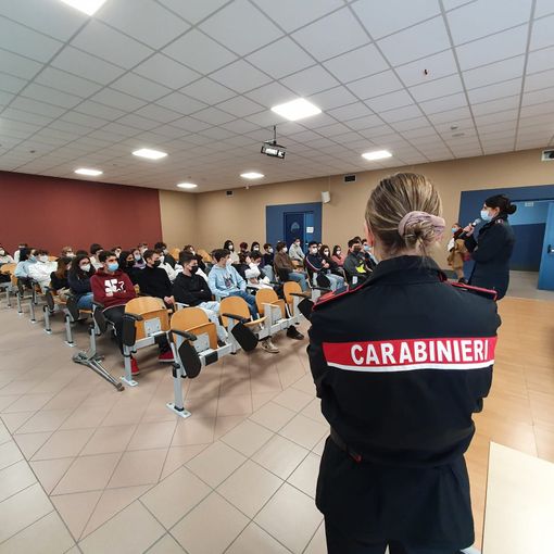 L’arma dei Carabinieri della Provincia di Vercelli ha incontrato gli studenti di molteplici Scuole Superiori