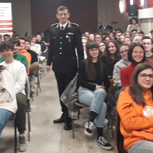 Cyberbullismo e social, i carabinieri di Borgosesia incontrano gli studenti