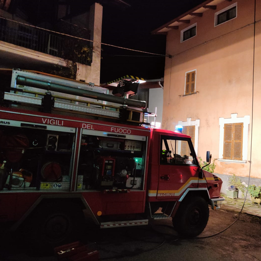 A fuoco una canna fumaria a Caprile, i Vigili del Fuoco evitano il peggio