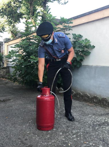 Tenta di uccidere il vicino di casa con il gas