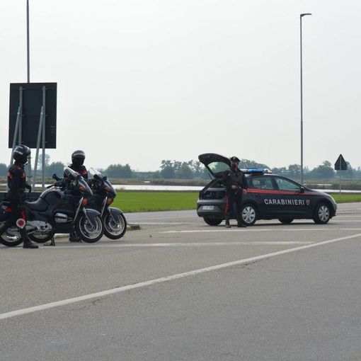 Prende a sprangate la ex moglie e il compagno, 41enne arrestato dai Carabinieri