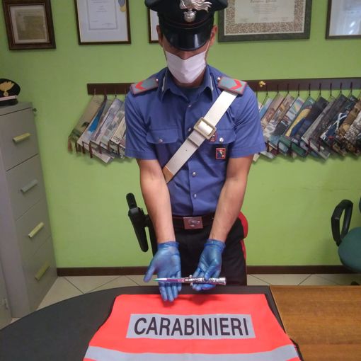 Santhià, tentato omicidio: 27enne accoltella il padre alla gola