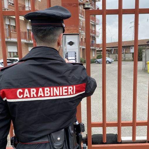 Danneggia videocitofono di una donna, milanese denunciato per atti persecutori in alta Valsessera
