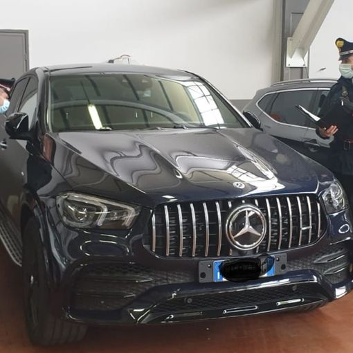 Impiegata infedele deruba l'azienda di un ingente somma di denaro