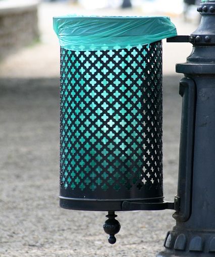 Borgosesia: Buttano la spazzatura nei cestini pubblici, identificati e sanzionati