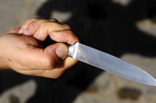 Lite a Valdilana, un 43enne viene colpito con una coltellata: ora è in ospedale (foto di repertorio)