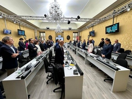 Morti sul lavoro, in Piemonte il Consiglio regionale si ferma: “Mai più un’altra Brandizzo”.
