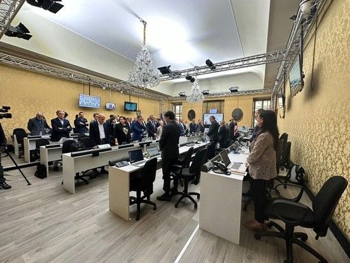 Il Consiglio regionale si ferma per Napolitano: “Uomo delle istituzioni”.
