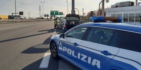 Coronavirus, proseguono i controlli di Polizia e Carabinieri. Il modulo di autocertificazione da scaricare