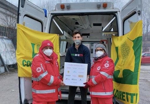 Coldiretti dona 450 chili di prodotti made in Italy per i pacchi cibo della Cri