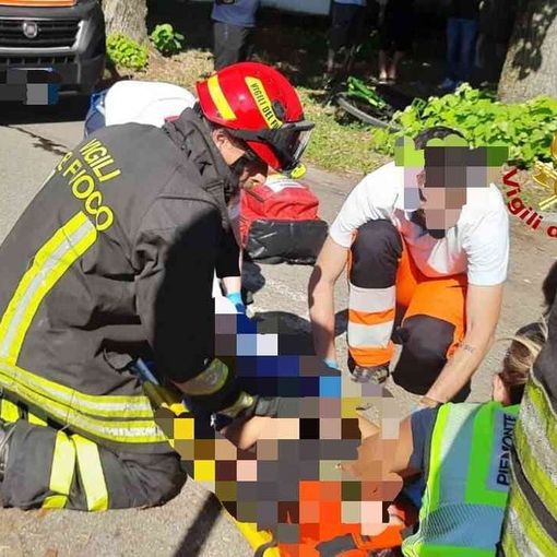 Scontro tra auto e moto: ferito un centauro.