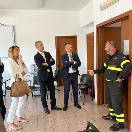 I parlamentari Prisco e Delmastro al comando dei Vigili del Fuoco di Vercelli