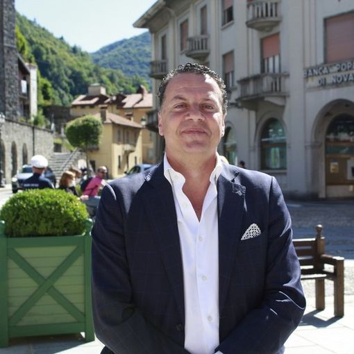 Il vandalo dei manifesti di Eraldo Botta chiede scusa con una donazione alla Pro Loco