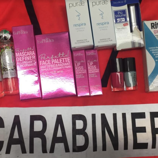 Ruba creme di bellezze in farmacia: nei guai una pensionata