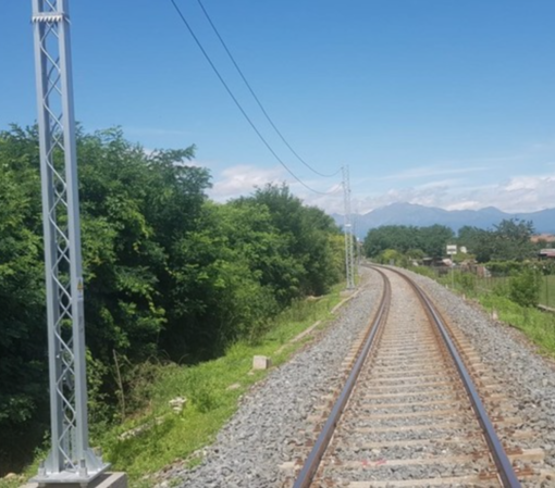 Incidente sulla linea ferroviaria Biella-Santhià, operaio all'ospedale