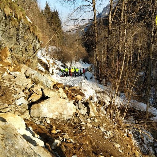 Rassa: frana sulla strada per Piana e Rassetta