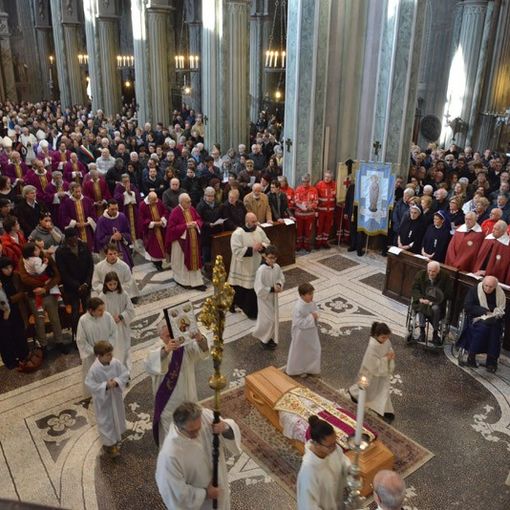 Coronavirus, funzioni liturgiche sospese; matrimoni e funerali &quot;a porte chiuse&quot;
