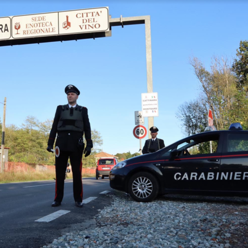 A spasso con un manganello telescopico nascosto addosso, denunciato 23enne