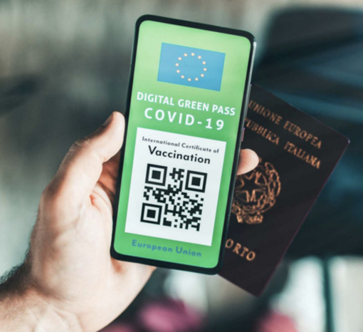 In piazza anche a Vercelli per protestare contro il Green Pass