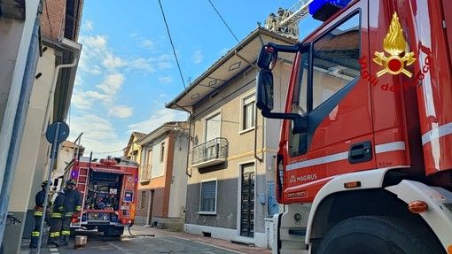 A Cigliano si incendia un camino, tempestivo intervento dei Vigili del Fuoco