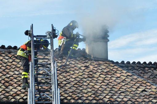 Valdilana: Incendio canna fumaria a Soprana