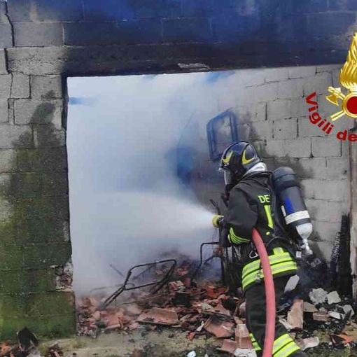 Incendio garage a Ronsecco, intervengono i Vigili del Fuoco