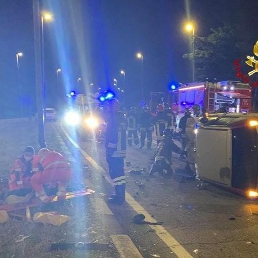 Incidente con ribaltamento a Palazzolo V.se. Intervento dei Vigili del Fuoco