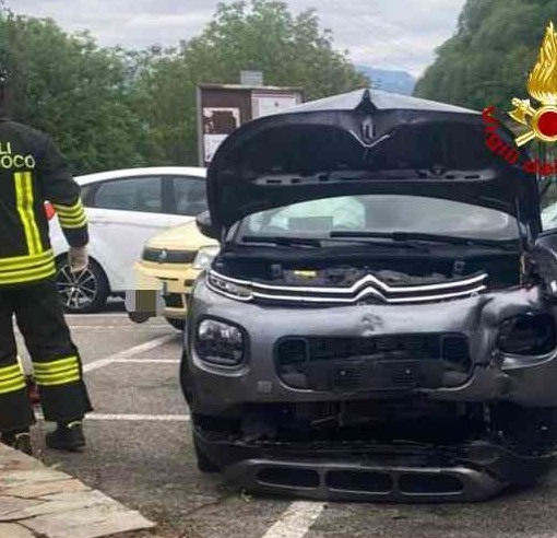 Scontro tra due auto a Borgosesia, assistite 4 persone