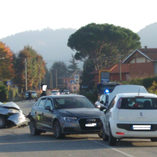 Violento tamponamento a Prato Sesia, ferite tre donne