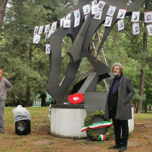 Tornano sul monumento le immagini dei partigiani vercellesi
