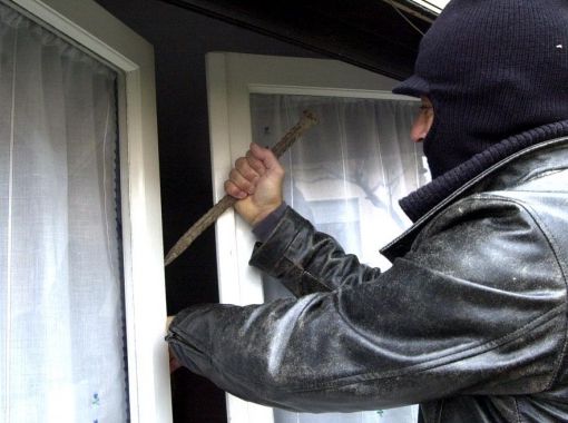 Sostegno: Non ci sono i proprietari e i ladri entrano in casa