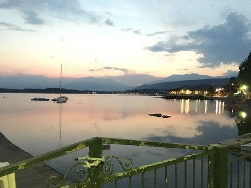 Migliora la qualità delle acque di balneazione dei laghi del Piemonte.