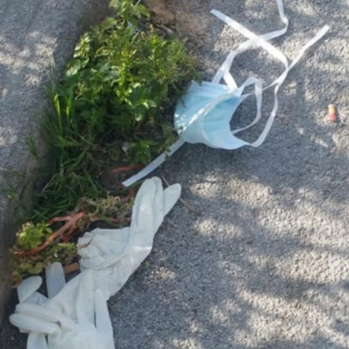 Mascherine abbandonate? Si rischia una multa fino a 1000 euro