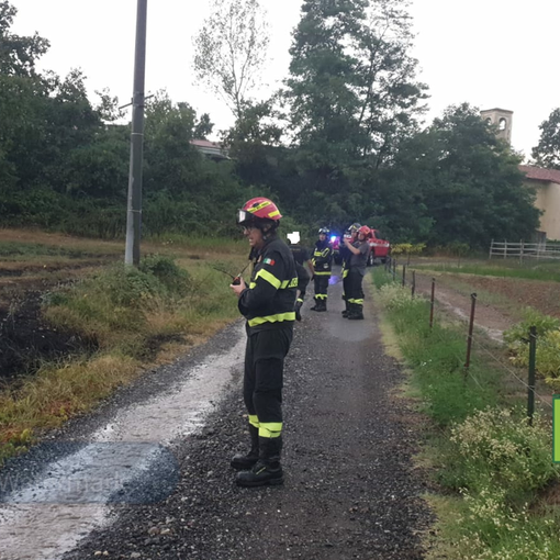 Forte vento e piogge nel Biellese: incendio a Masserano, alberi a terra e pali pericolanti a Valdilana e Ailoche (foto di M. Benedetti)