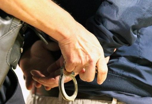Quarantenne picchia e maltratta la ex moglie che lo denuncia. Arrestato