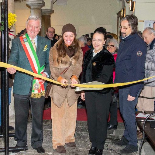 Varallo, inaugurata la mostra di Giorgio Perrone: “Donne e Madonne”.