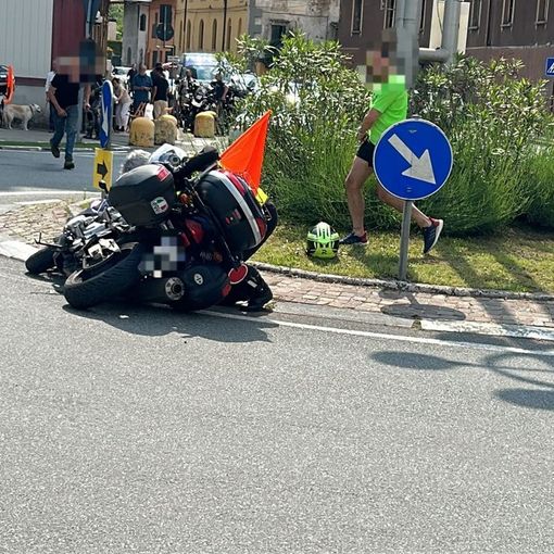 Gran Borgosesia, moto di servizio cade, lievi ferite per il conducente, foto Davide Finatti
