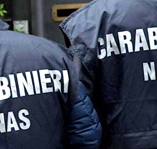 Esercizio abusivo della professione medica: nei guai il titolare di un laboratorio che eseguiva controlli anti Covid